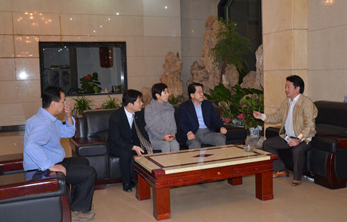 韓國(guó)制藥協(xié)會(huì)會(huì)長(zhǎng)到仁和集團(tuán)參觀(guān)考察